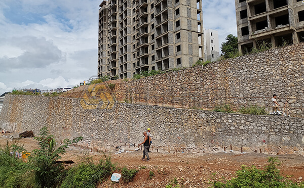 自鉆式錨桿用于建筑邊坡擋土墻加固
