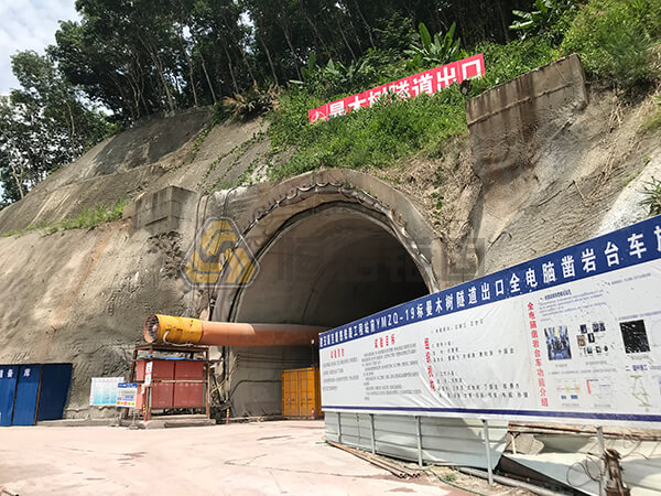 曼木樹隧道自鉆式管棚超前支護(hù)項目全景